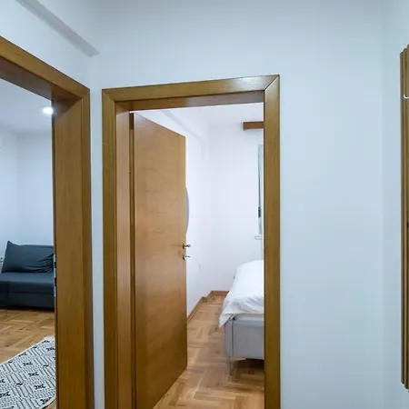 Visnja Aparmtani Apartament *