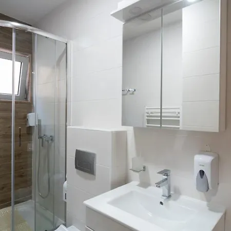 Visnja Aparmtani Apartament *