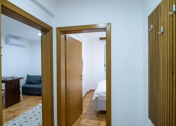 Visnja Aparmtani 公寓 *